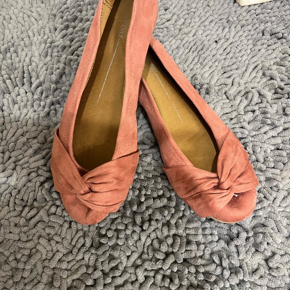 Report Pink Flats with Elegant Knotted Design